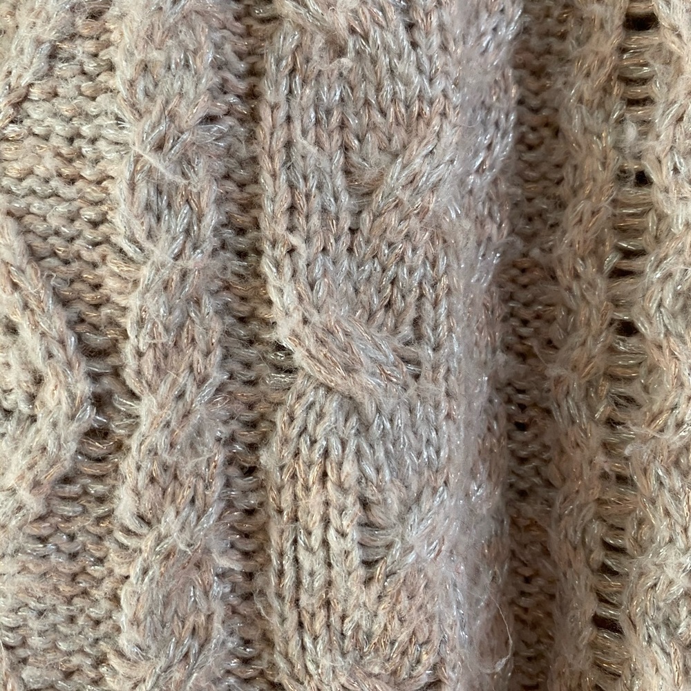 American Eagle 🦅 Beautiful Sweater - Picture 2 of 4